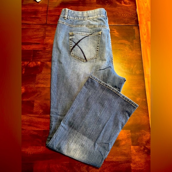 Lane Bryant Bootcut Jean-size 22 - Picture 2 of 6